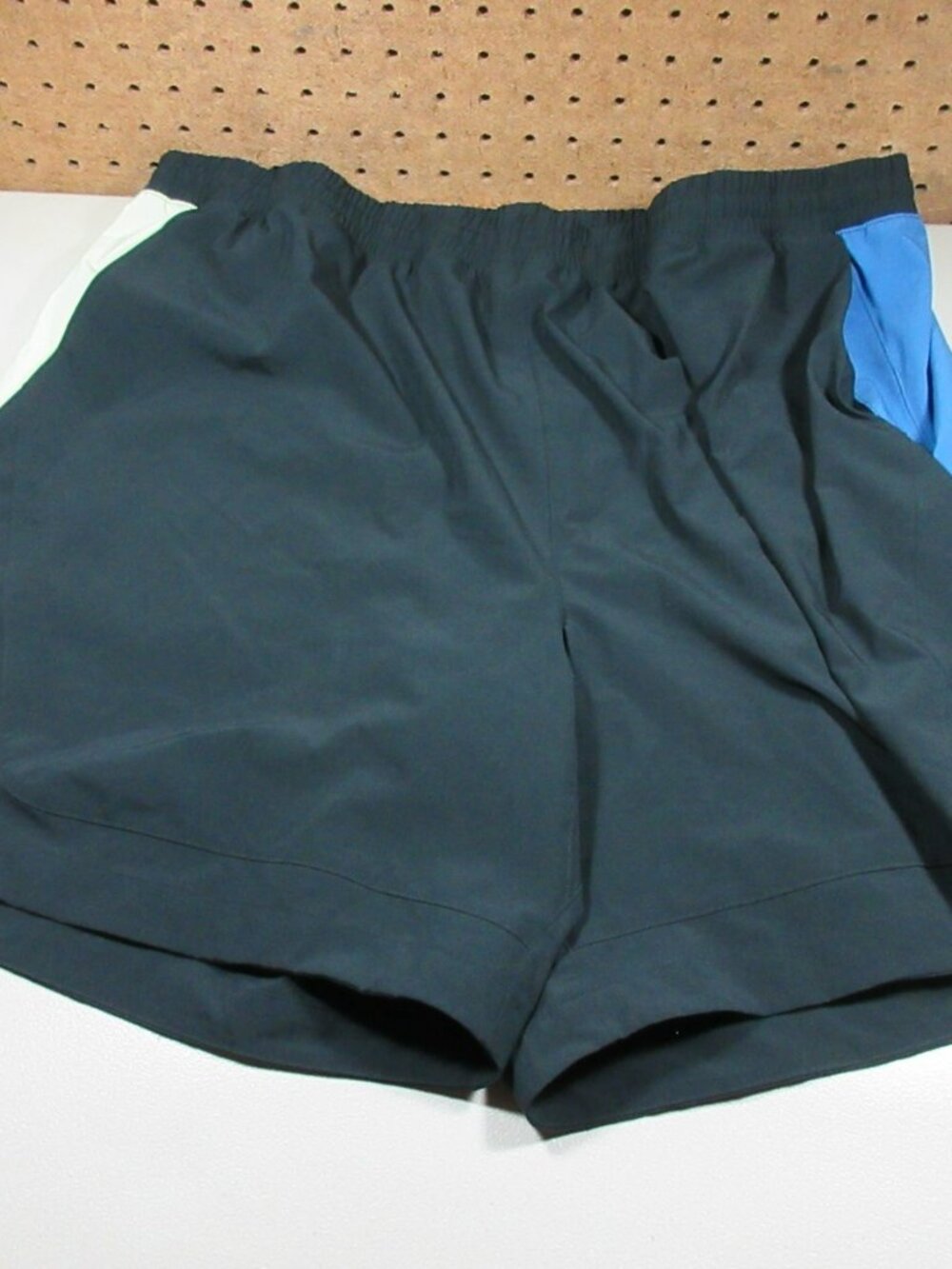 Peloton mens black blue lime Colorblock lined running shorts XXL EUC